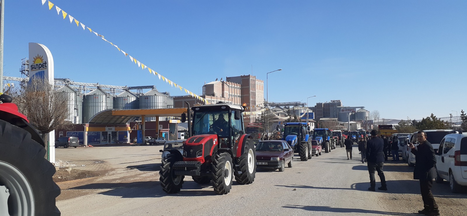 SOĞAN ÜRETİCİLERİ ALACA'DA EYLEM YAPTI